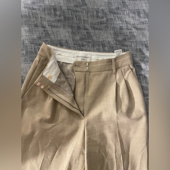 🤍SOLD🤍 Aritzia - The Effortless Pant™ Beige - Picture 3 of 6